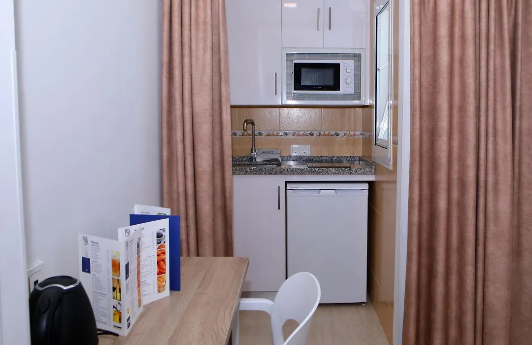 Hotel Apartamentos Pyr Fuengirola-1